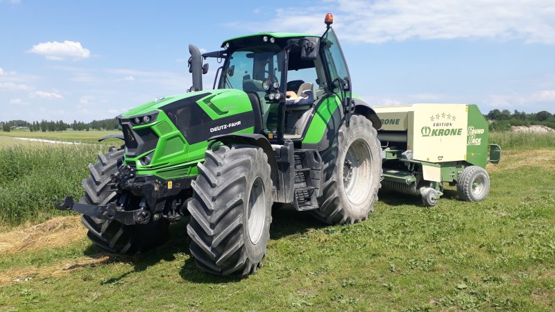 Зеленый трактор Deutz Fahr