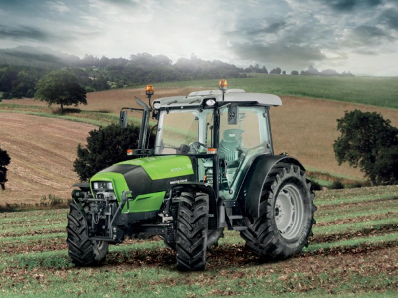 Зеленый трактор Deutz Fahr