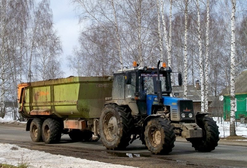 МТЗ-1221 С прицепом ПСТ-12