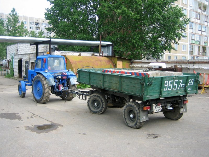 . МТЗ-80 "Беларусь" с прицепом 2птс-4 .