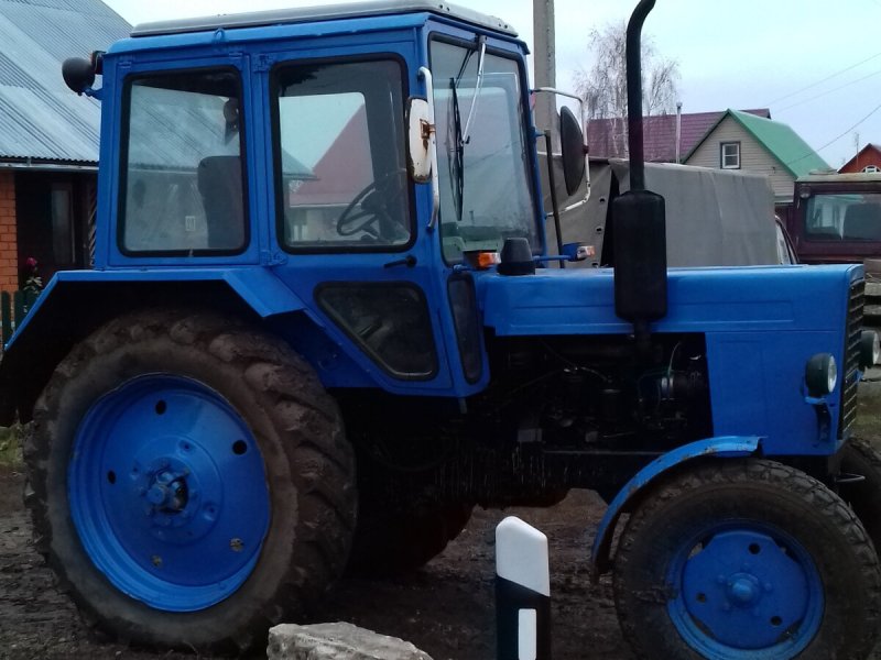 Синий трактор МТЗ 80