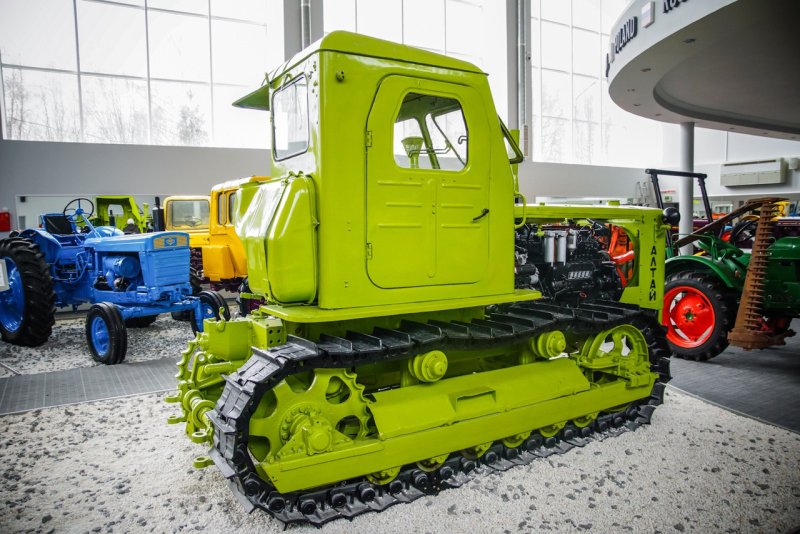Т-4 трактор