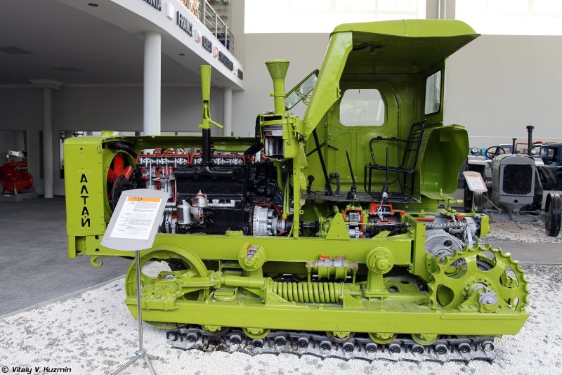 Гусеничный трактор «Алтай – 130»