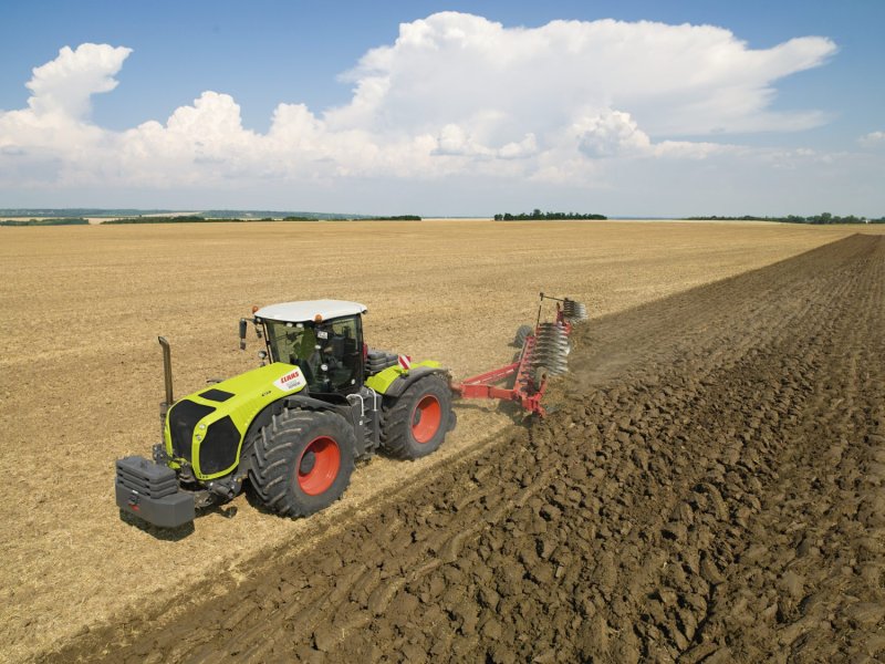 Трактор CLAAS Xerion