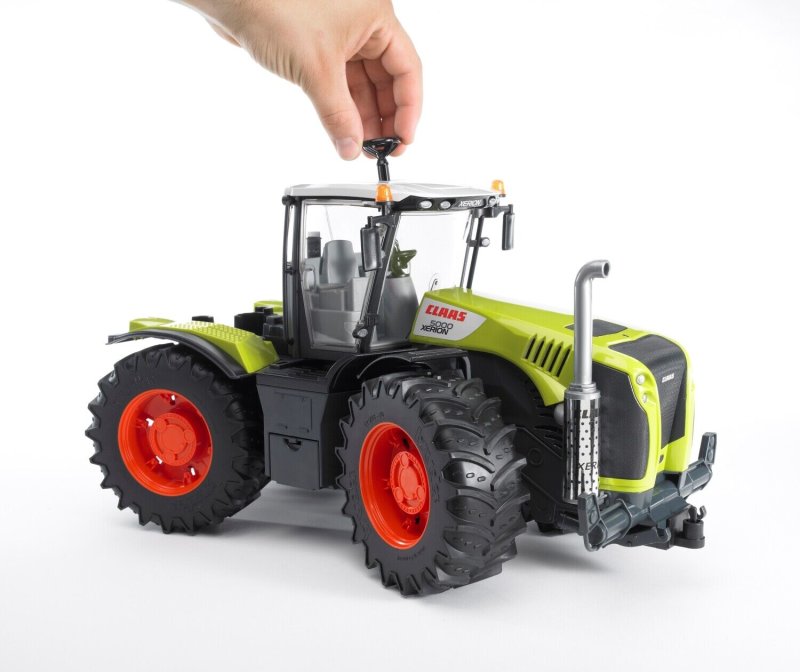 Трактор CLAAS Xerion