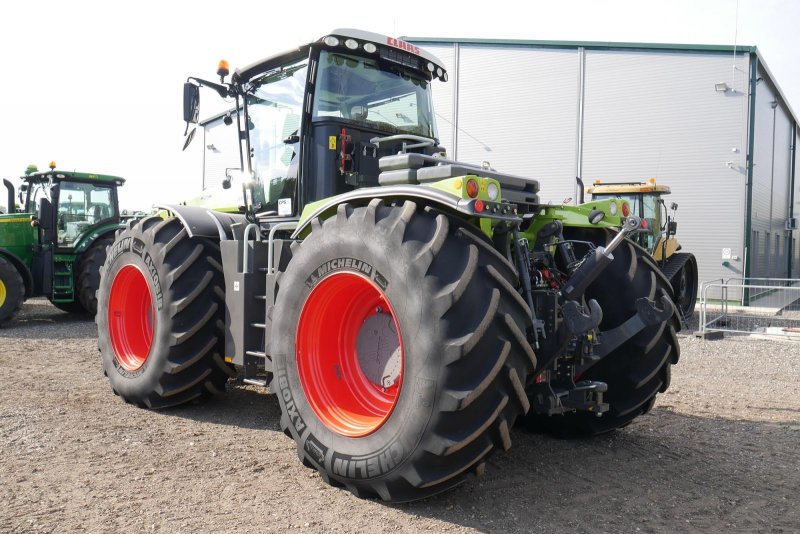 Трактор CLAAS Xerion