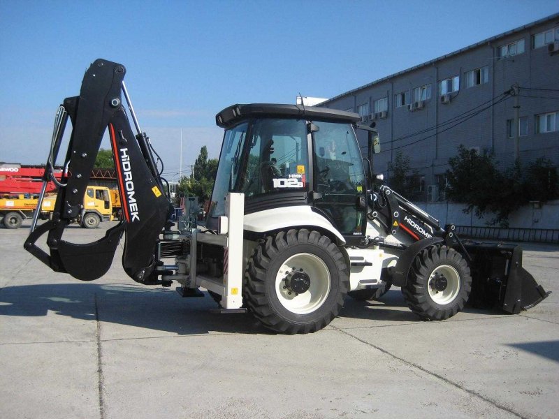 Экскаватор-погрузчик HMK 102b