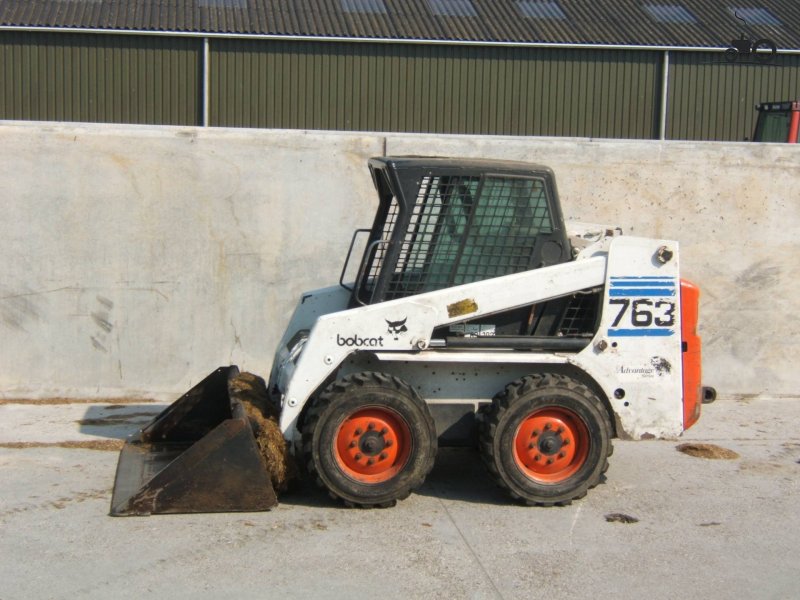 Маленький трактор Bobcat