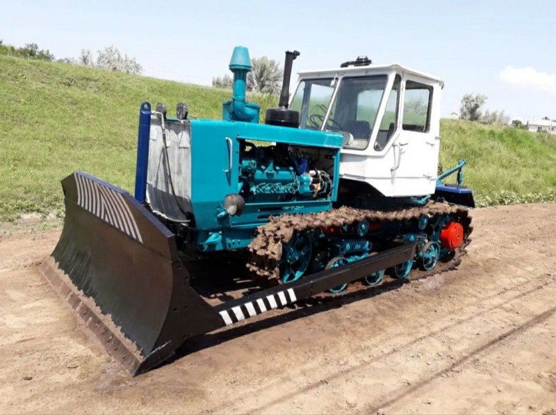 ХТЗ Т-150 гусеничный