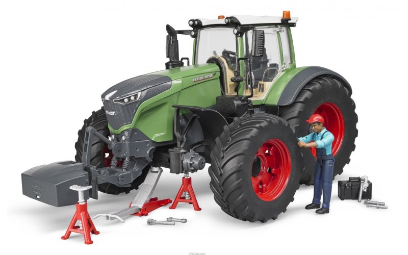 Bruder трактор Fendt 1050