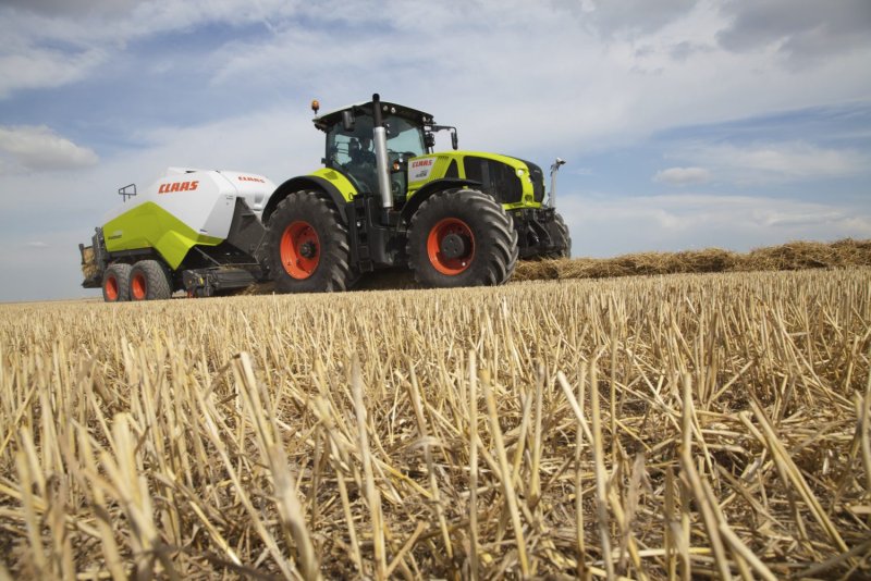 CLAAS Axion 900 Harvest
