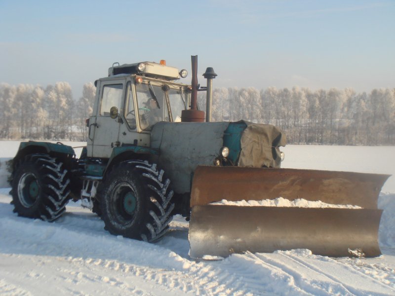 Уборка снега трактором т 150