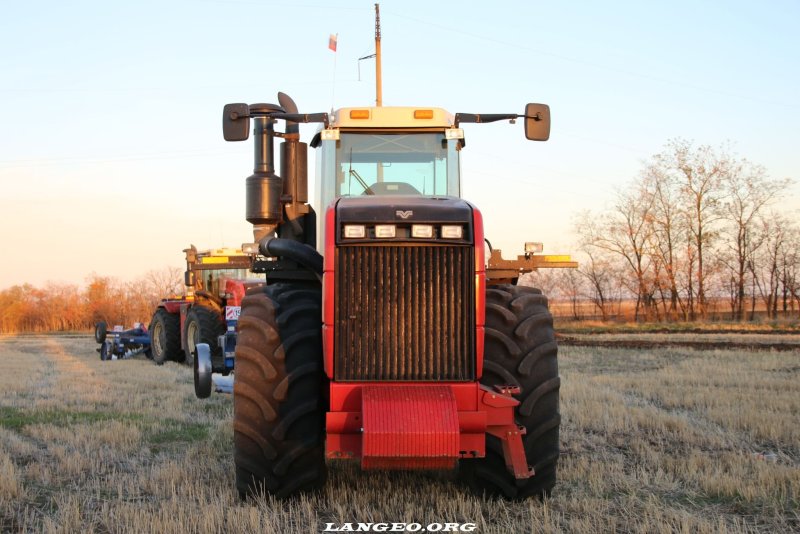 Трактор сельскохозяйственный versatile 2375