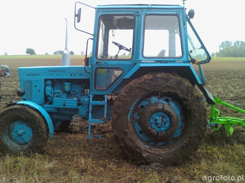 МТЗ-80 трактор
