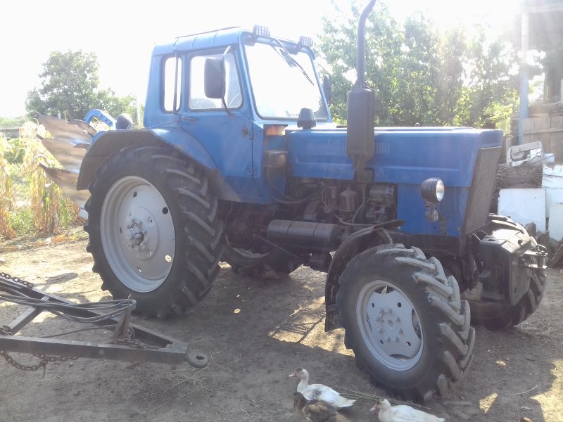 Трактор МТЗ 80 вид сзади