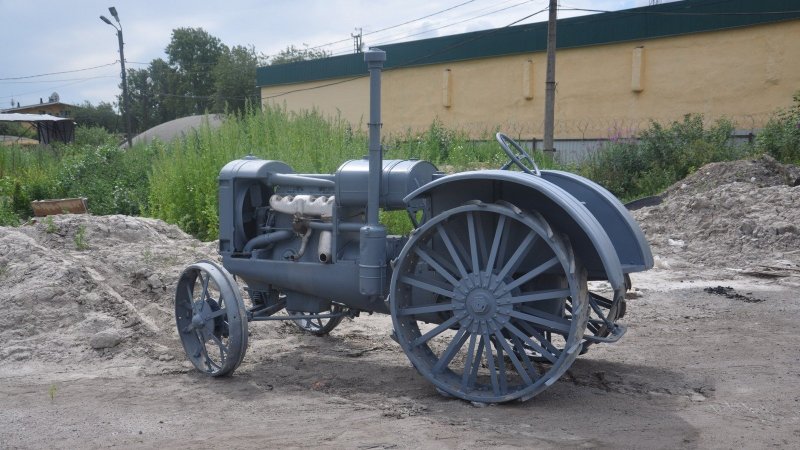 Трактор СТЗ колёсный Сталинец
