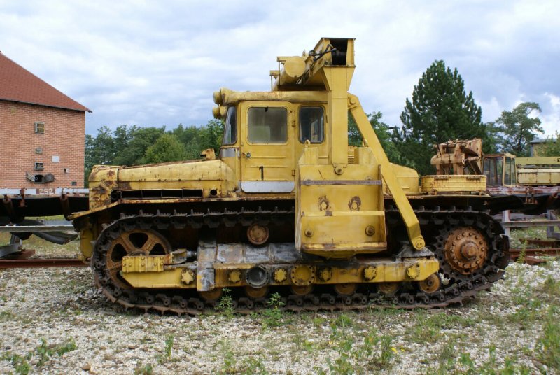 ДЭТ-250 гусеничный трактор