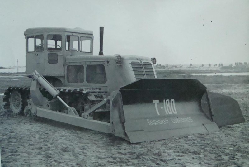 Баз т-180 трактор