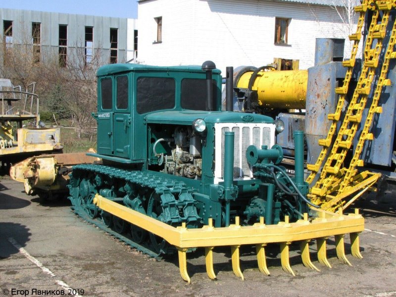 Корчеватель на ДТ 75