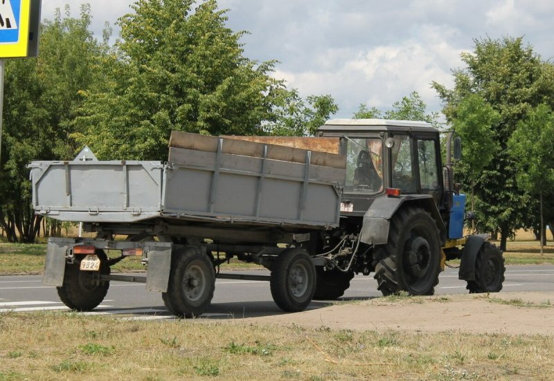 Трактор МТЗ 82.1 С прицепом 2птс4