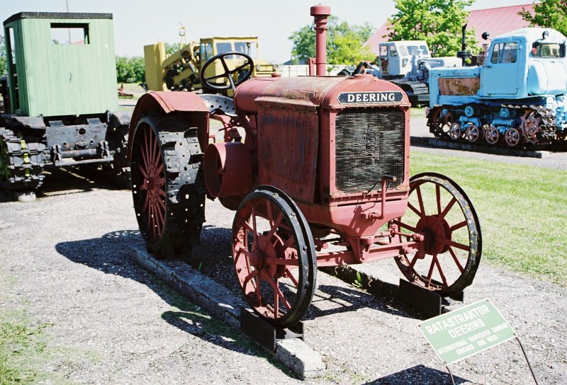 International Harvester трехколесный трактор