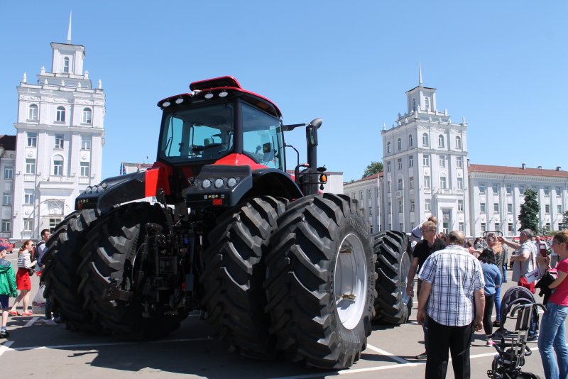 Трактор Беларус 4520