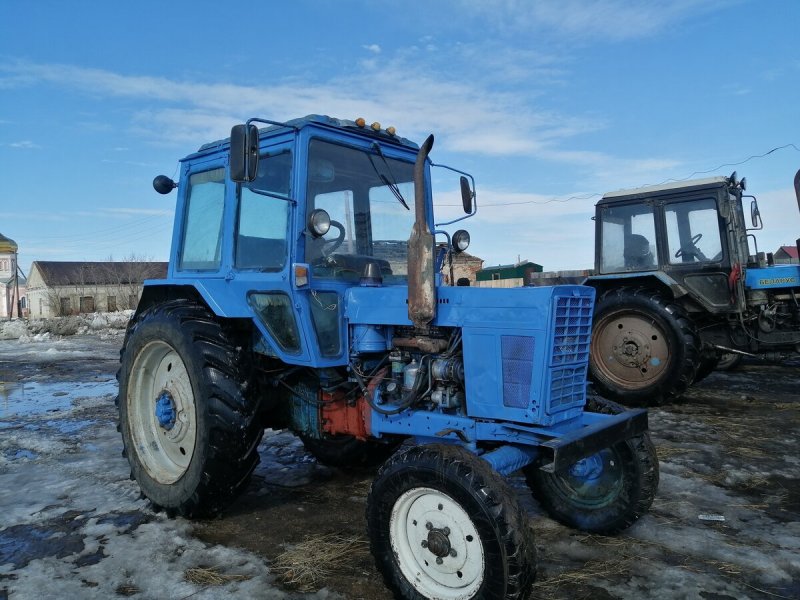 Синий трактор МТЗ 80
