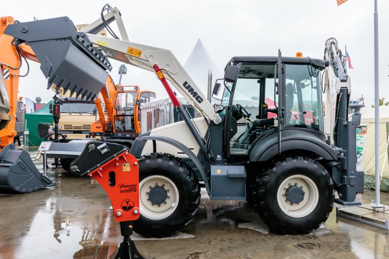 Экскаватор погрузчик TLB 935