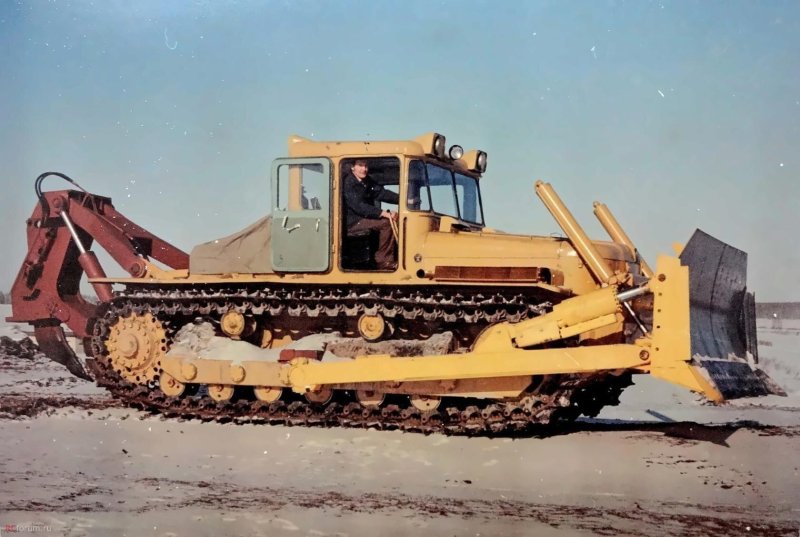 Трактор ДЭТ-250 М