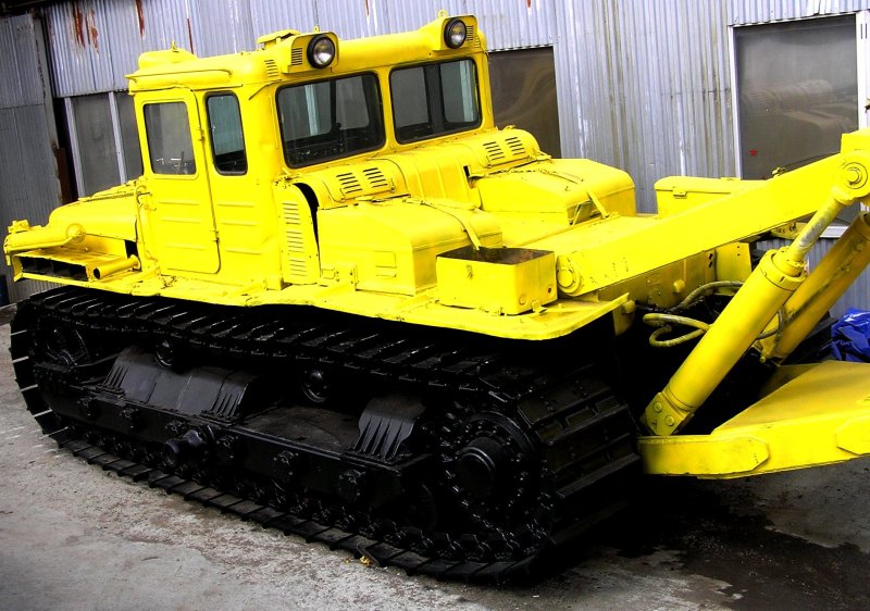 ДЭТ-250 гусеничный трактор