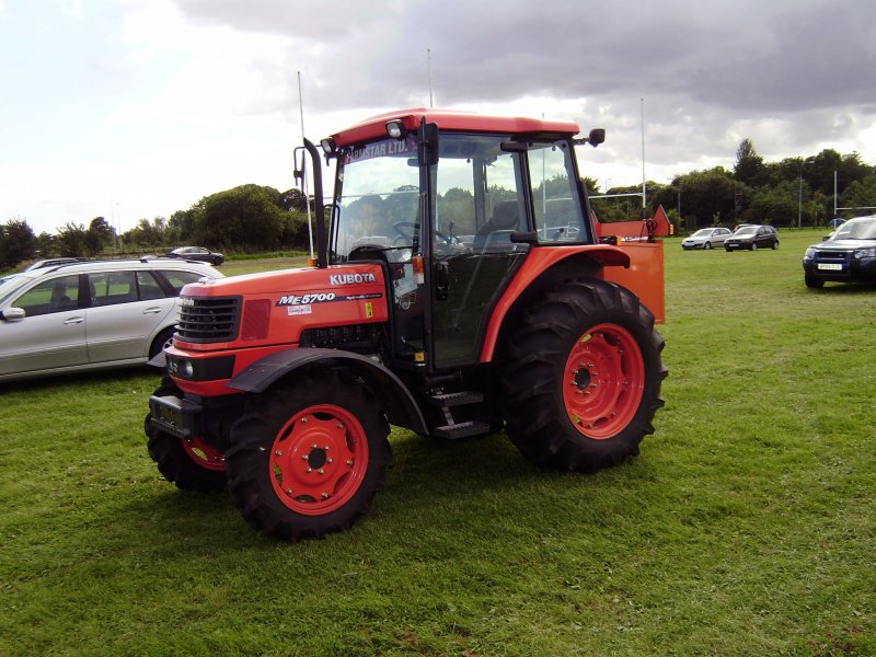 Колёсный трактор Kubota