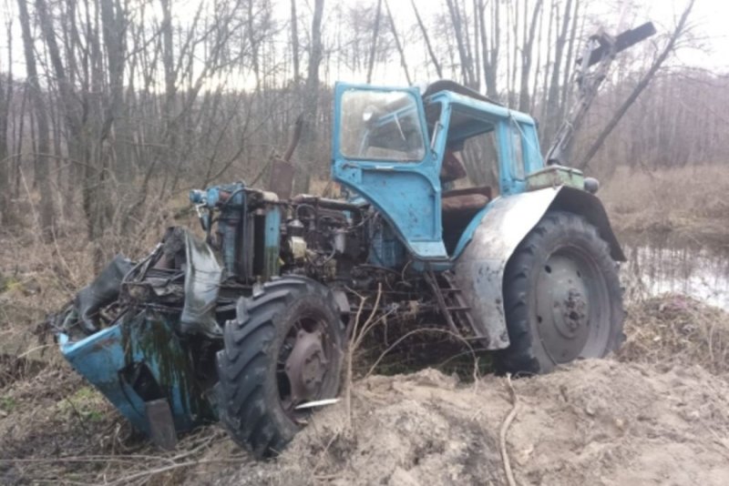 Утонул трактор в речке Пенза