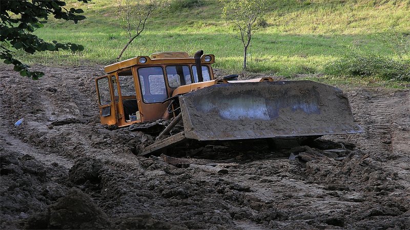 Трактор в болоте