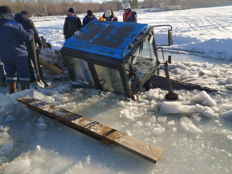 Трактор под лёд