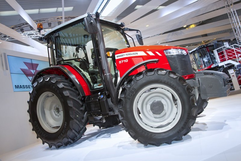 Трактор Massey Ferguson, mf8737
