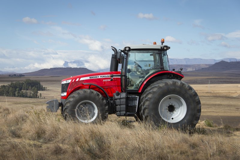 Трактор Massey Ferguson 8690