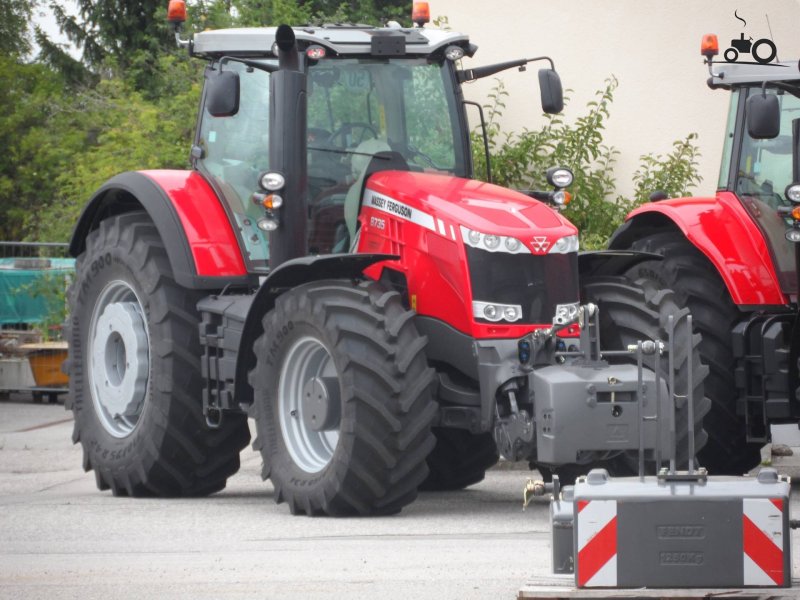 Трактор Massey Ferguson 8