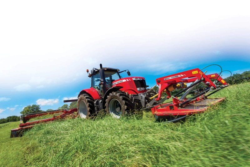 Massey Ferguson 7722 с косилкой