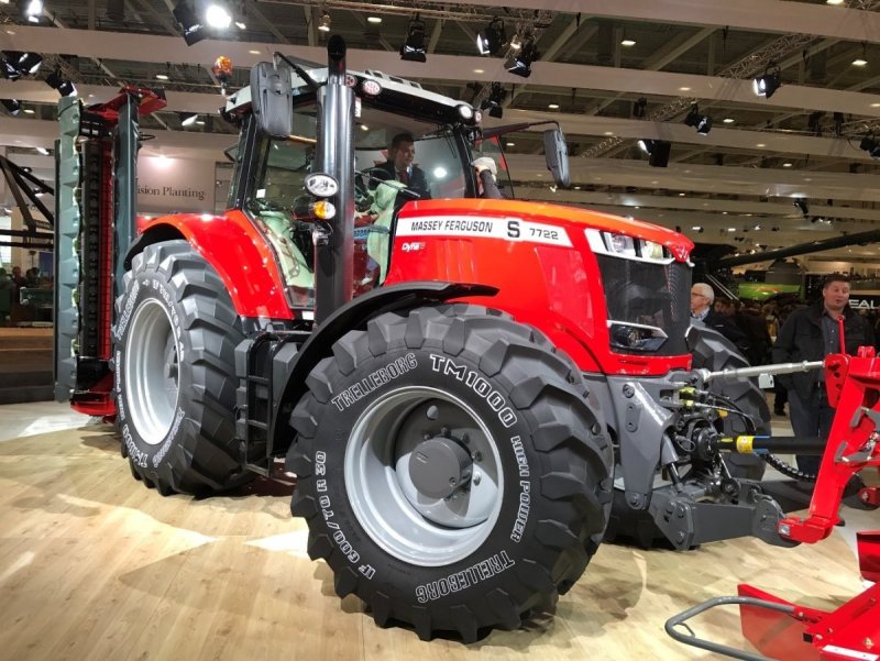 Трактор Massey Ferguson MF 7618