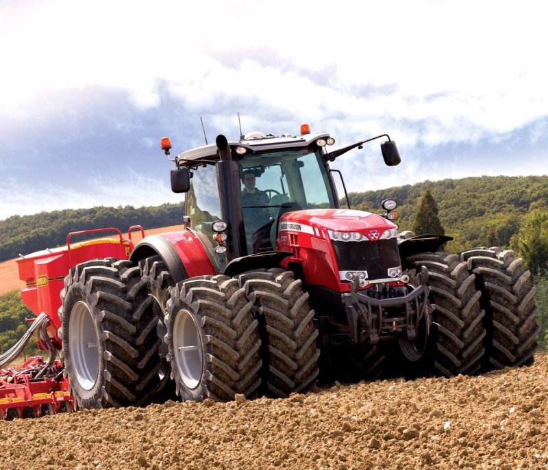Трактор Massey Ferguson 8700