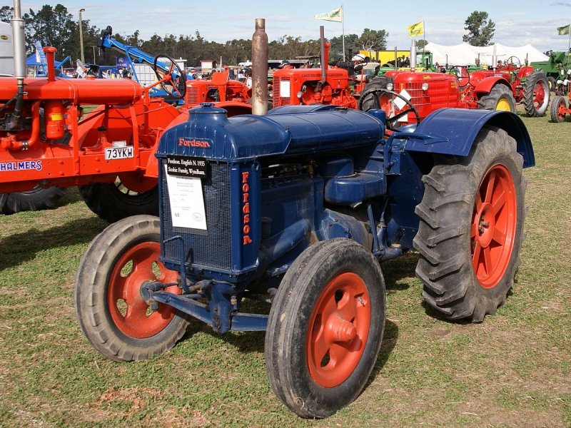 1935 Tractor Ford