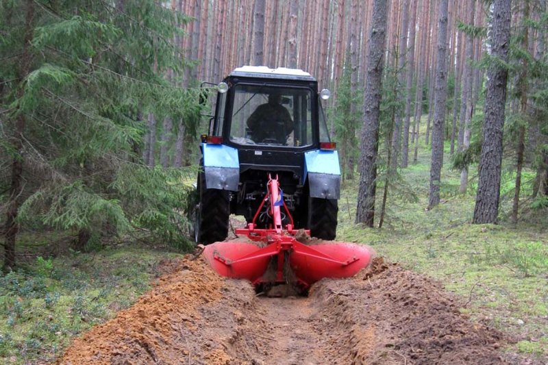 Плуг для трактора МТЗ-82 опашка лесов