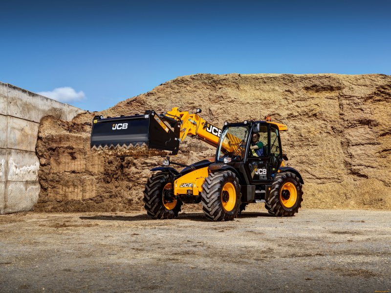 Спецтехника трактор погрузчик JCB