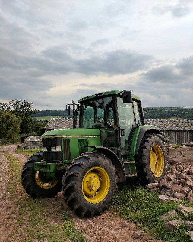 Трактор трактор John Deere