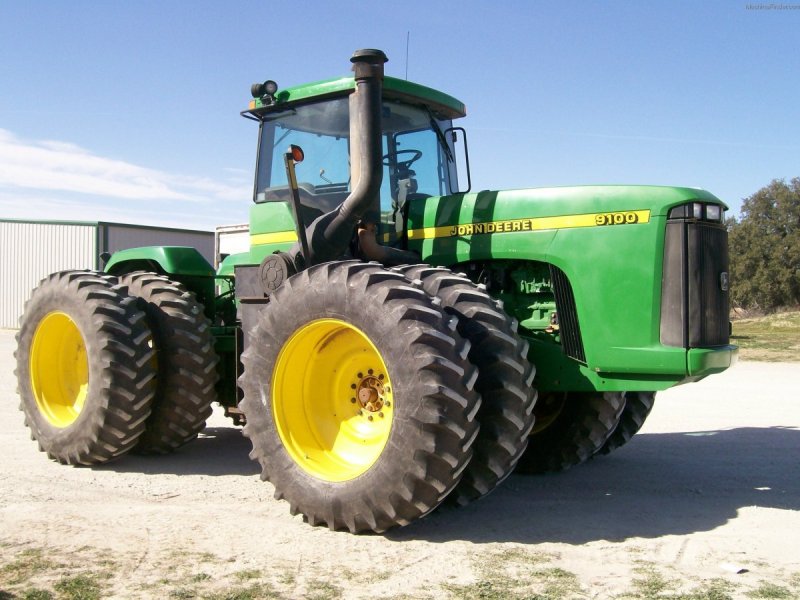 Трактор John Deere 9000