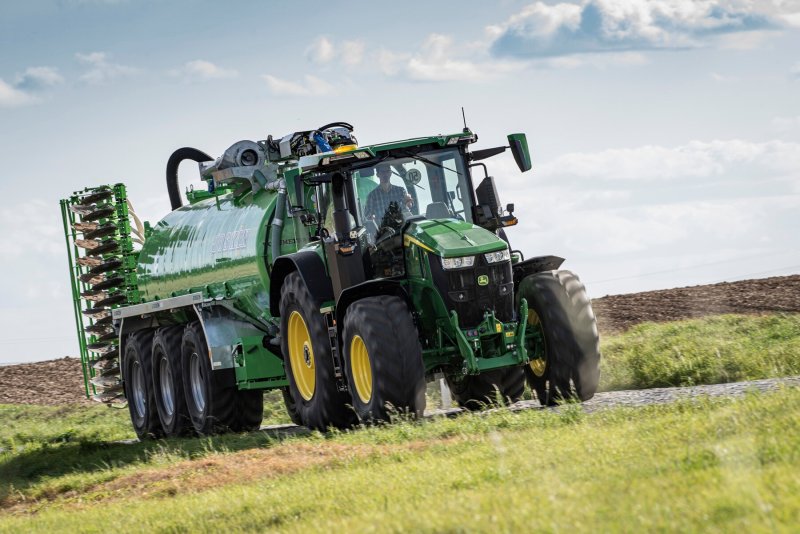 John Deere 7r330