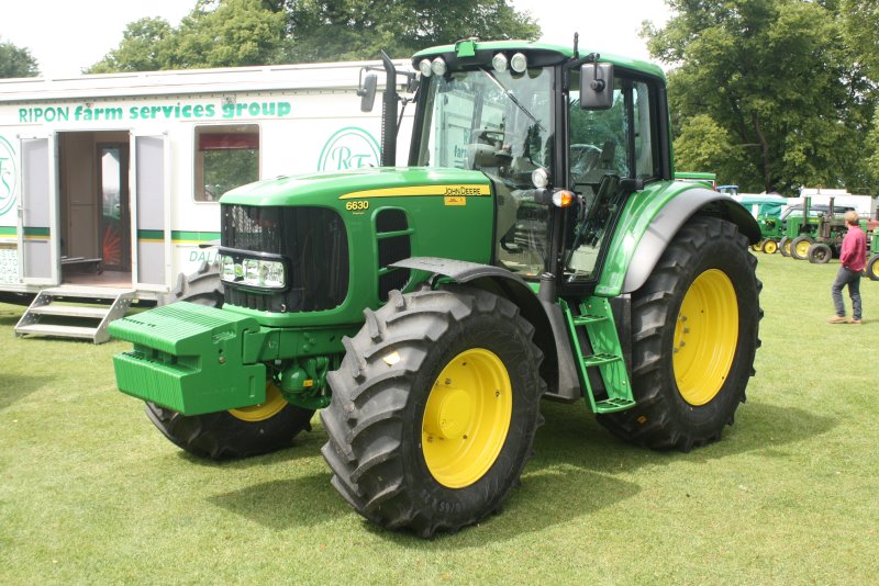 John Deere 6630