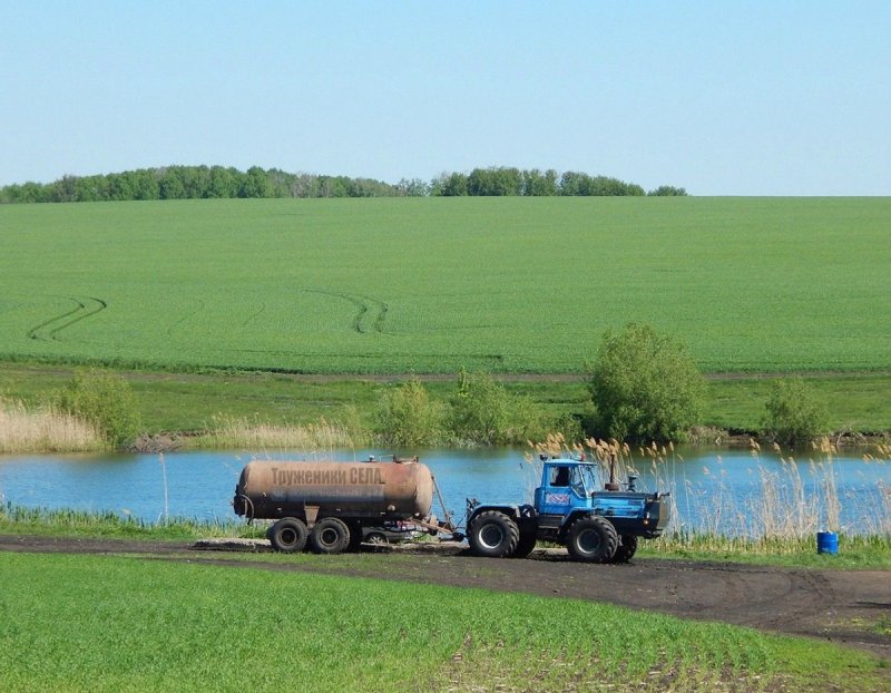 Трактор т-150 с прицепом