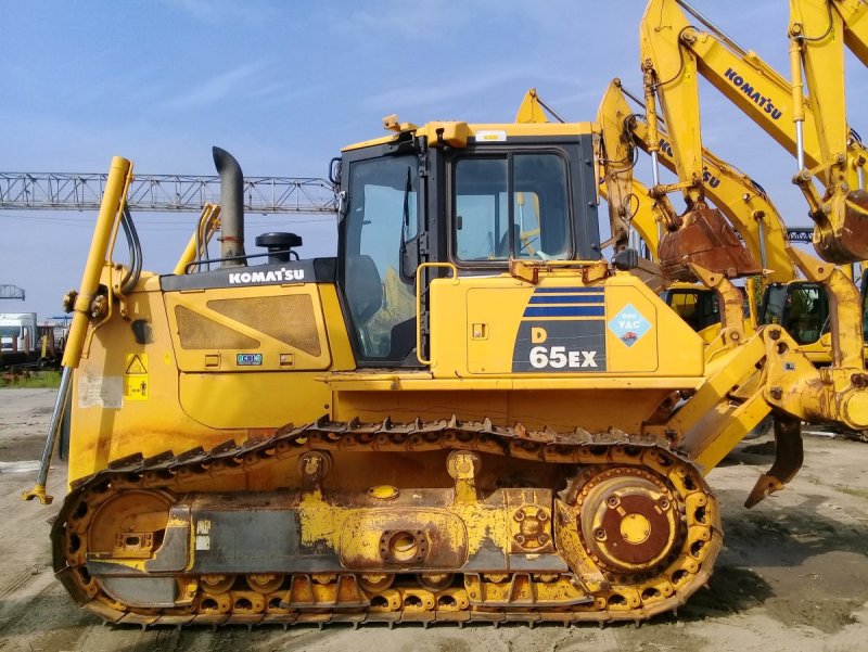 Бульдозер Komatsu d65ex-16