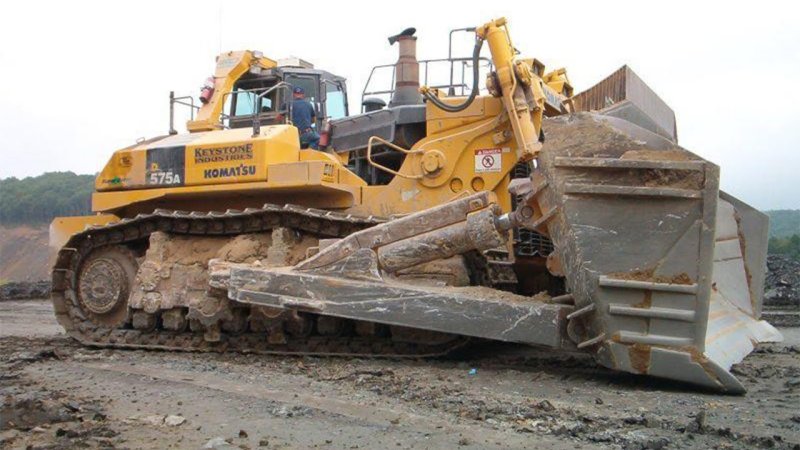 Бульдозер Komatsu 575